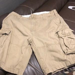 2 Free items w/ purchase 36W Nautica Cargo shorts